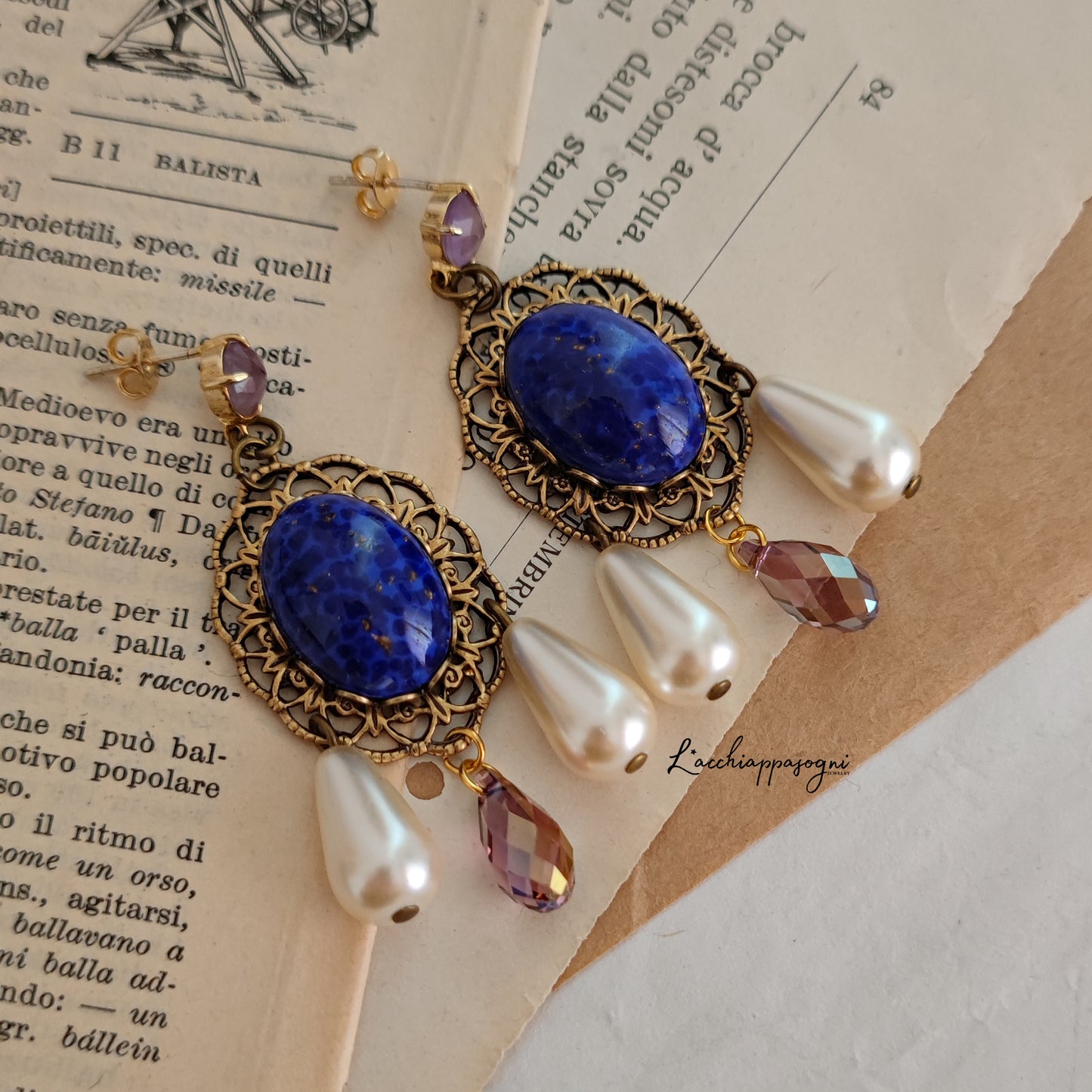Orecchini chandelier Anna Bolena gocce e pietra blu