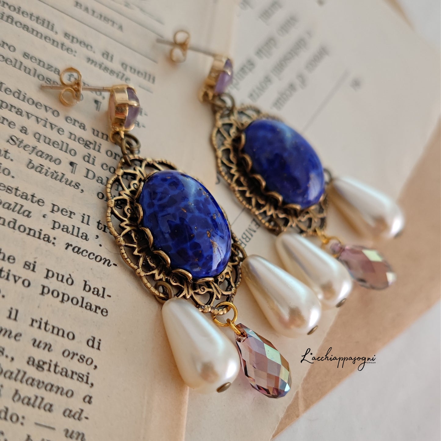 Orecchini chandelier Anna Bolena gocce e pietra blu