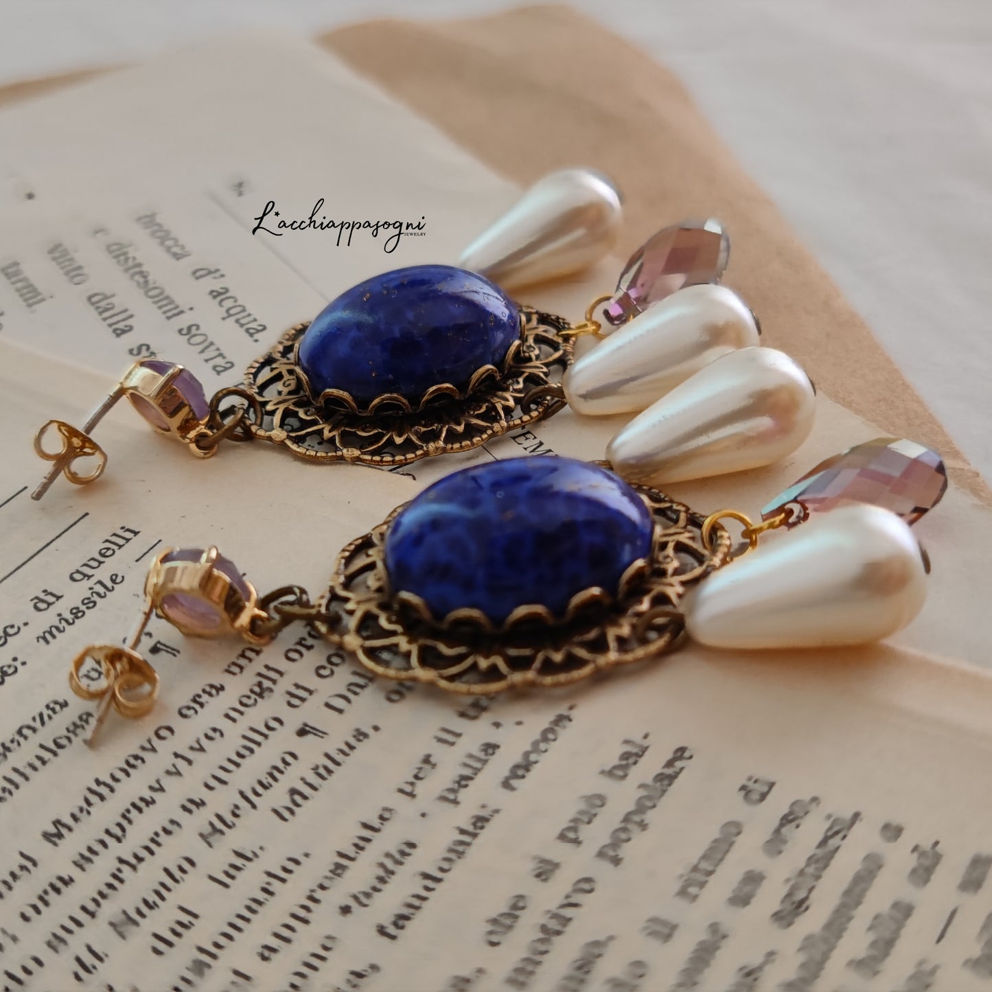 Orecchini chandelier Anna Bolena gocce e pietra blu