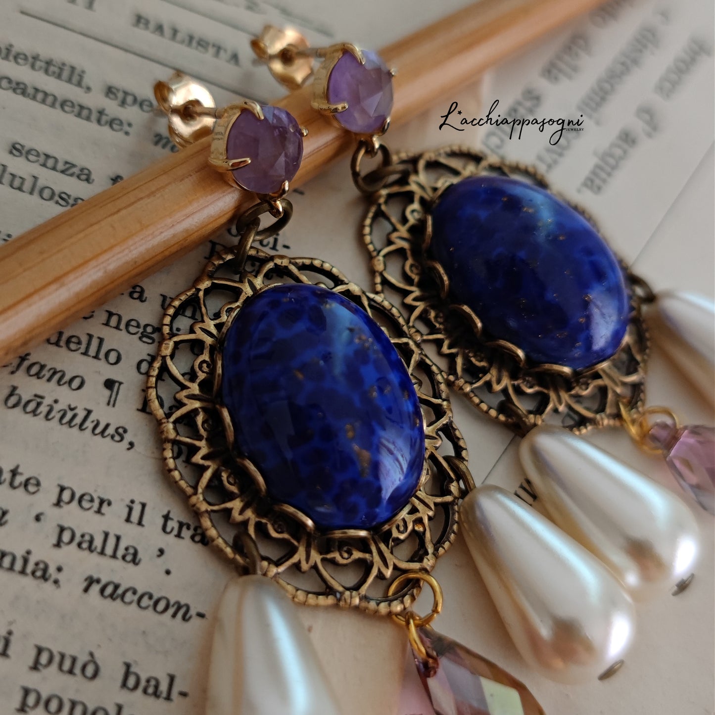 Orecchini chandelier Anna Bolena gocce e pietra blu