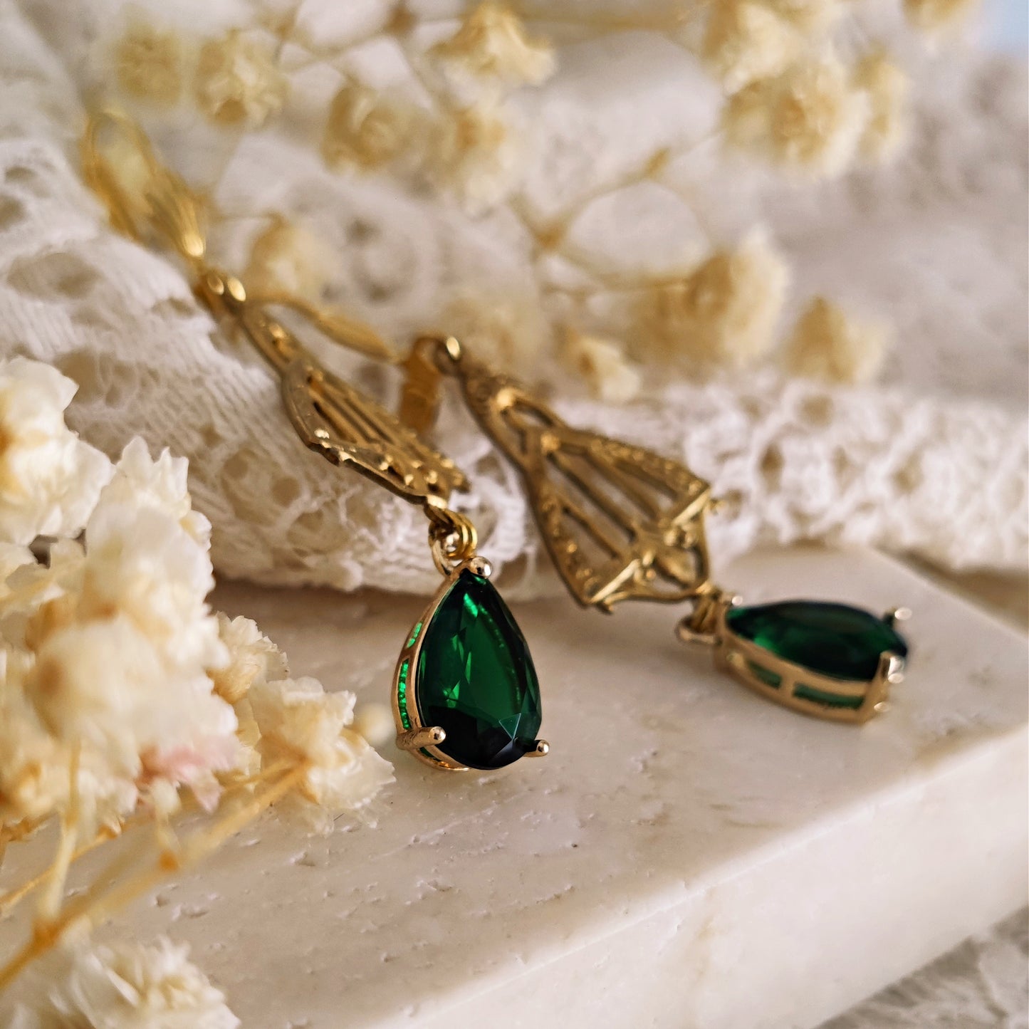 Orecchini Art Deco dorati Emerald a goccia