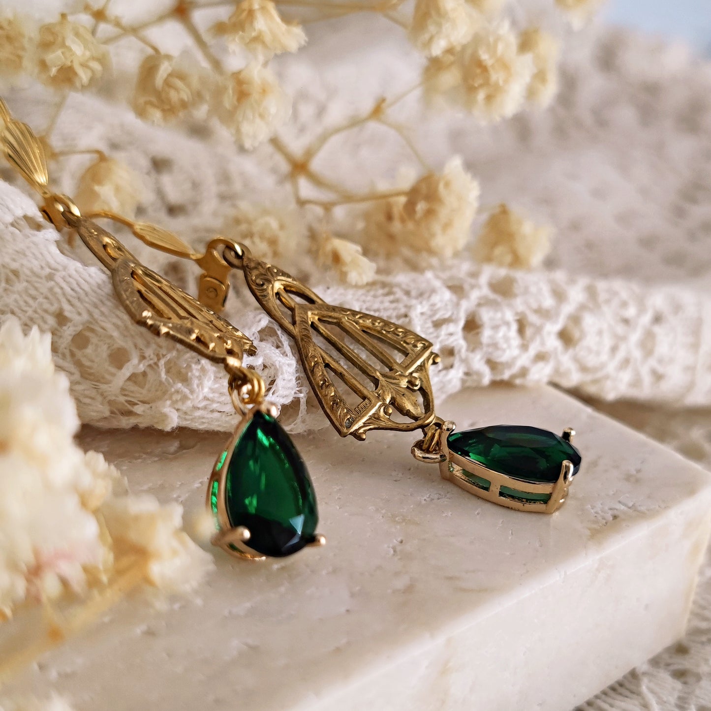 Orecchini Art Deco dorati Emerald a goccia