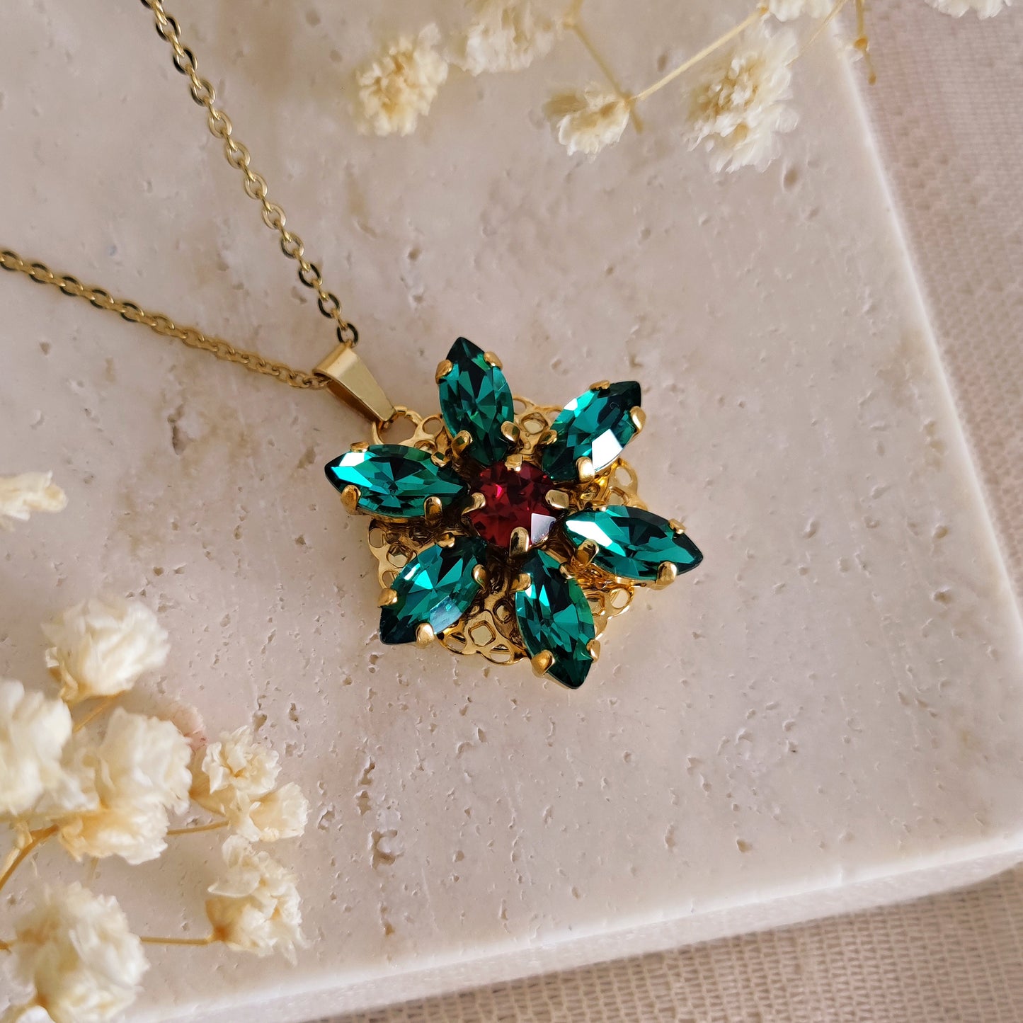 Anastasia con incisione Together in Paris Aurora Light Emerald M