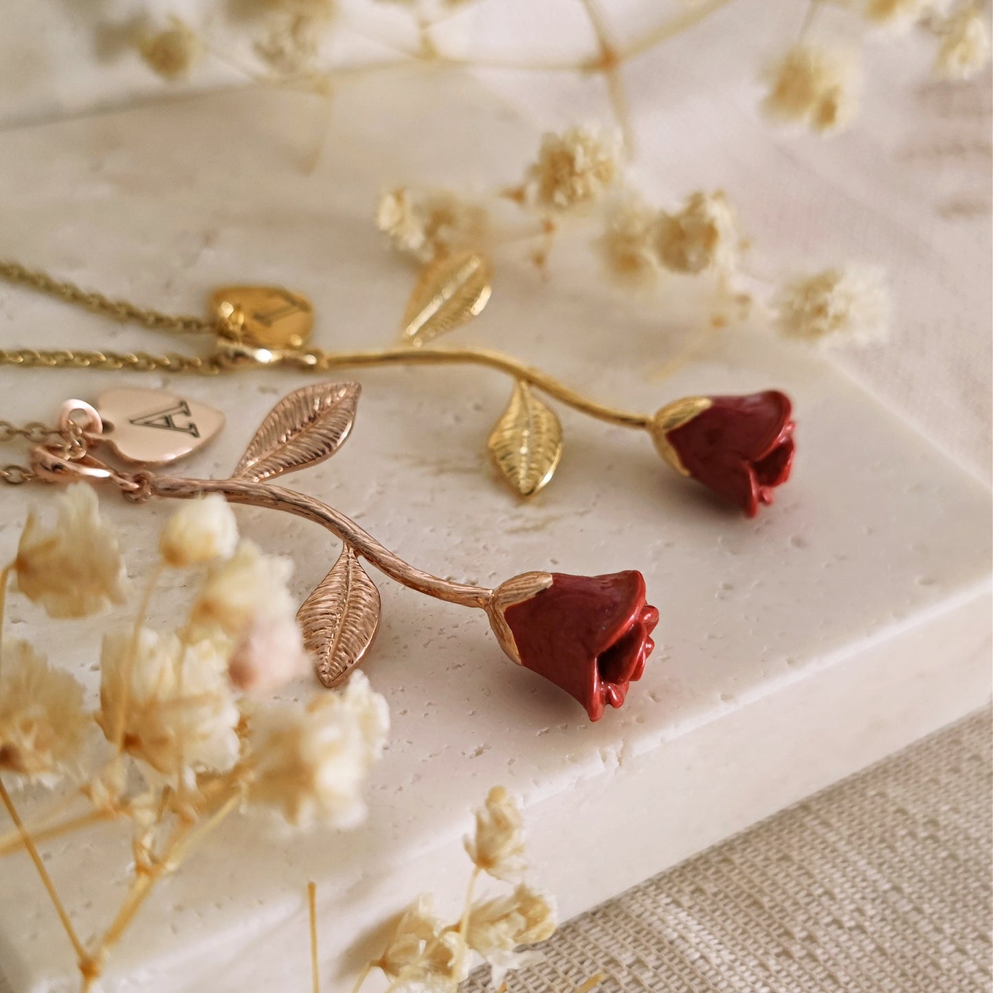 Collana "Enchanted Rose" con bocciolo smaltato