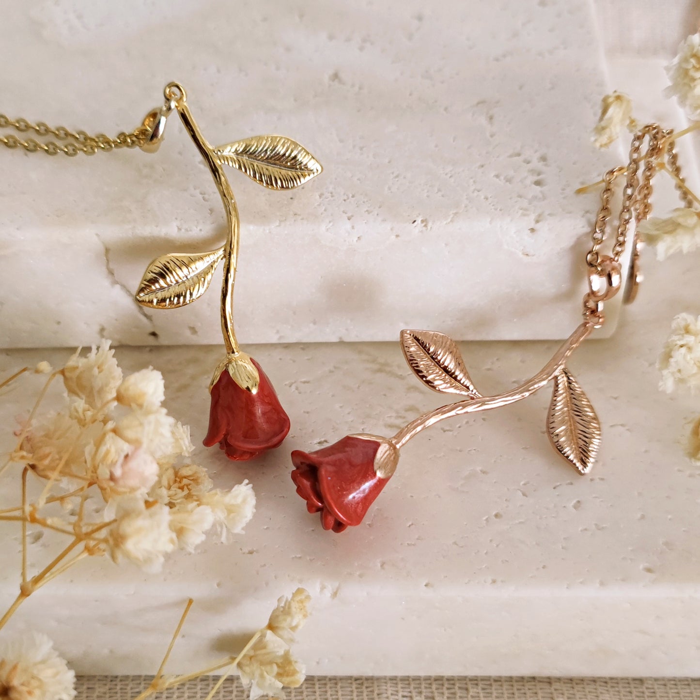 Collana "Enchanted Rose" con bocciolo smaltato