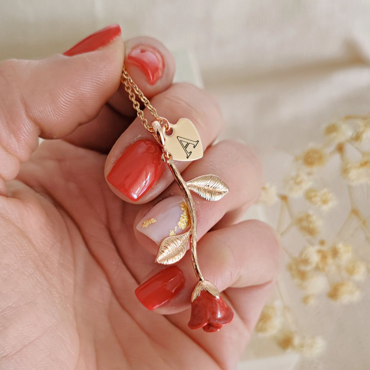 Collana "Enchanted Rose" con bocciolo smaltato