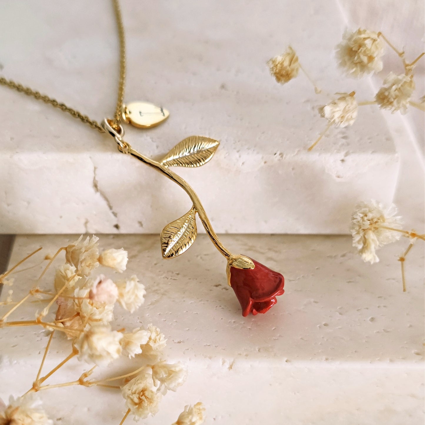 Collana "Enchanted Rose" con bocciolo smaltato