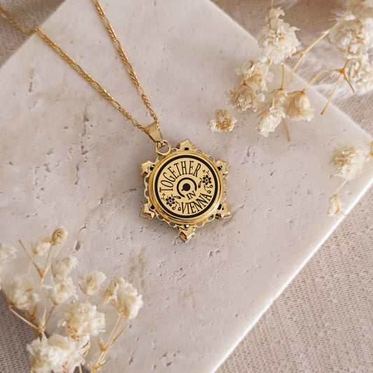 Collana Anastasia con incisione personalizzata, Together in "scegli la tua città" EMERALD M