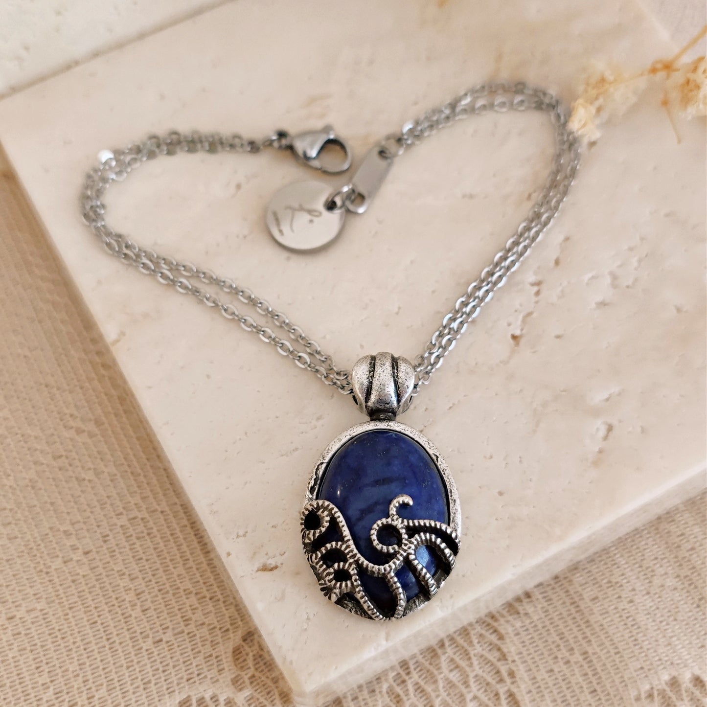 Art Deco intricated Lapislazuli Bracelet