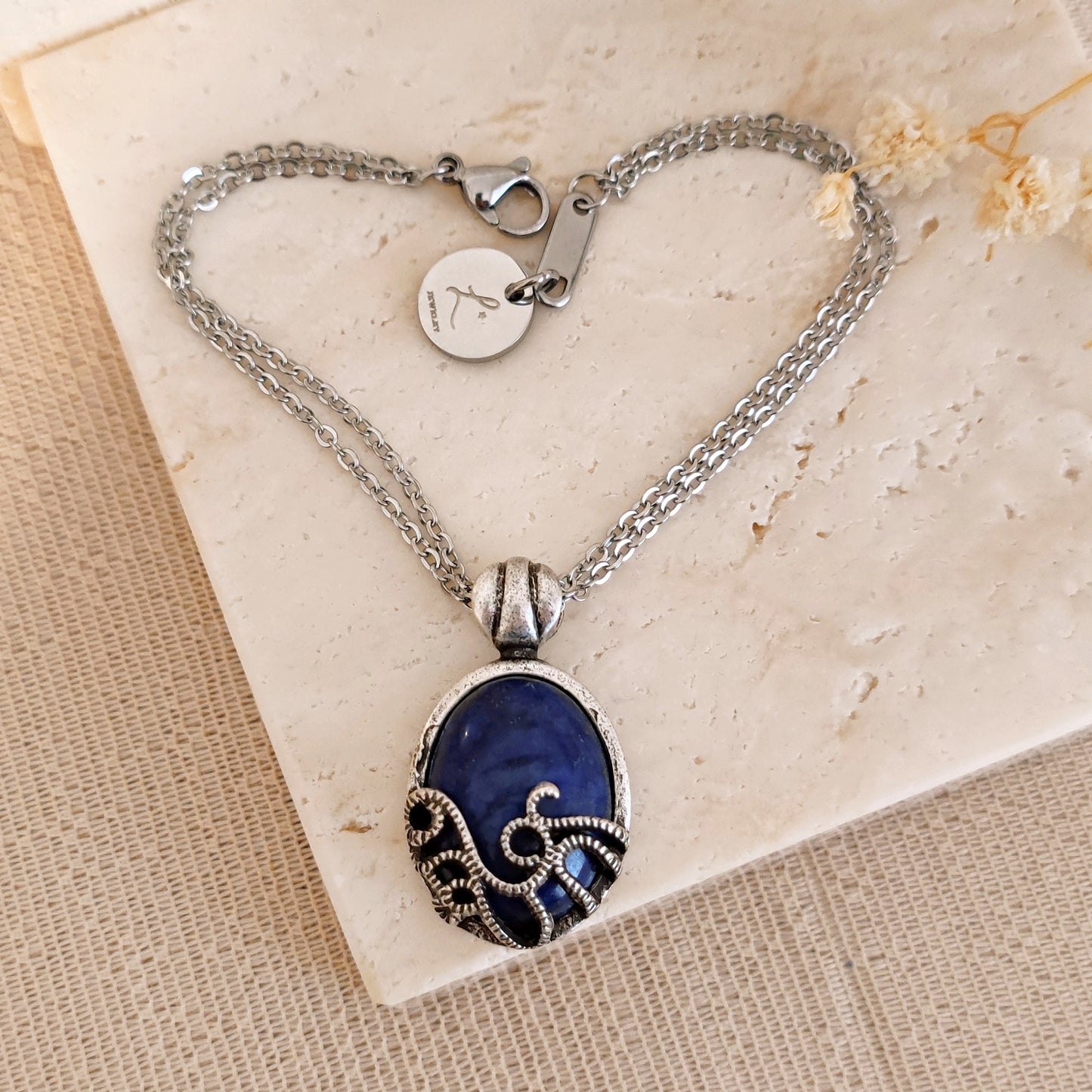 Art Deco intricated Lapislazuli Bracelet
