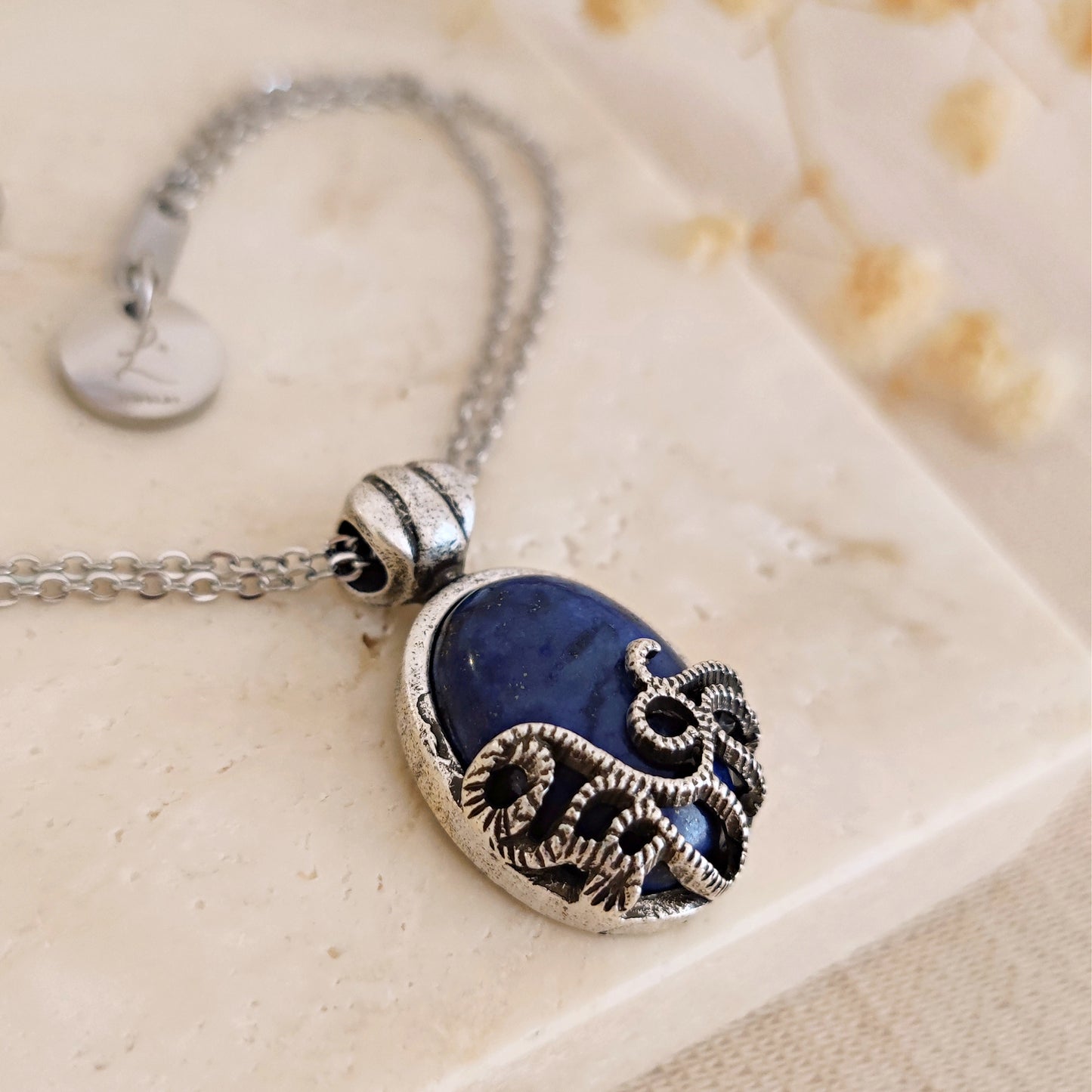 Art Deco intricated Lapislazuli Bracelet