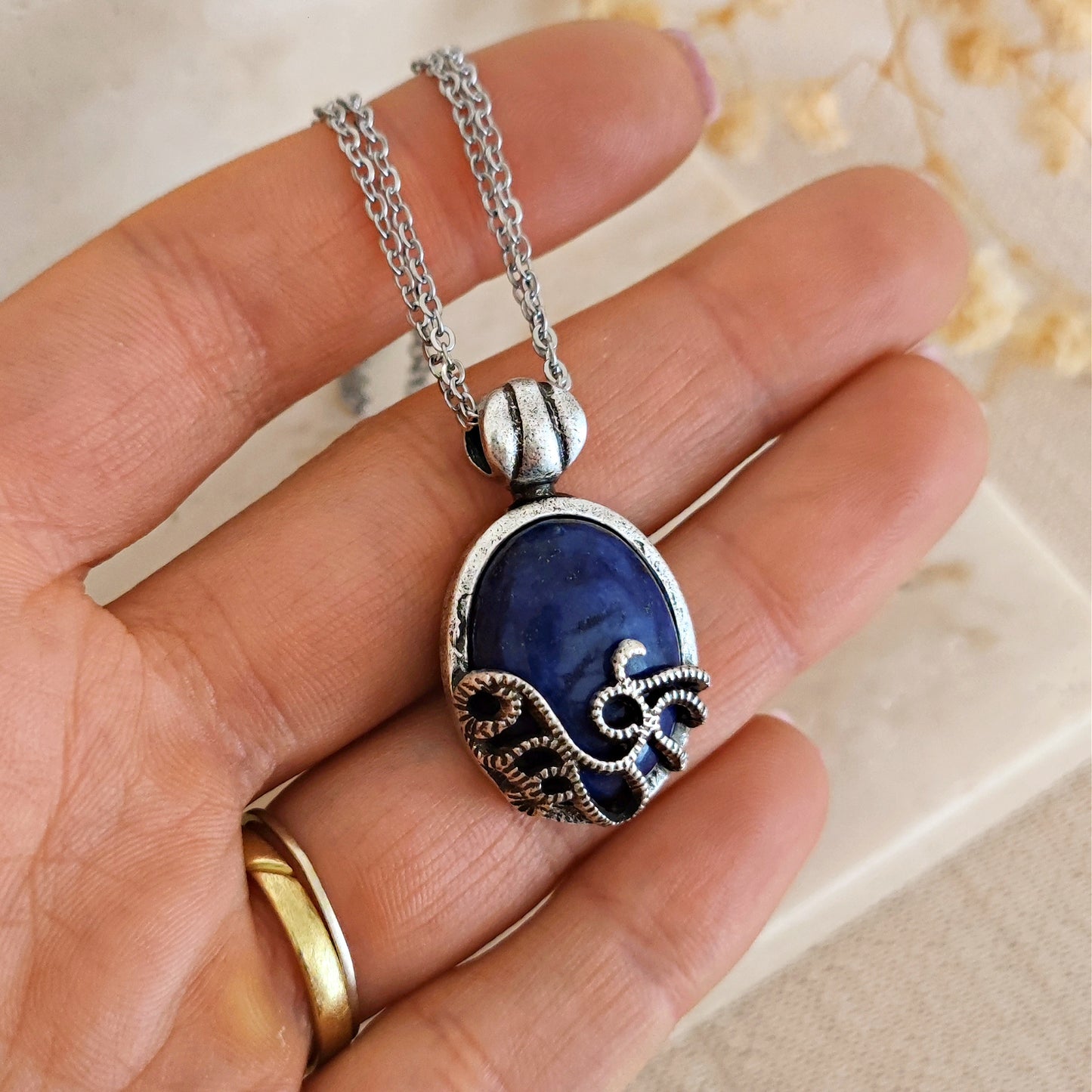 Art Deco intricated Lapislazuli Bracelet