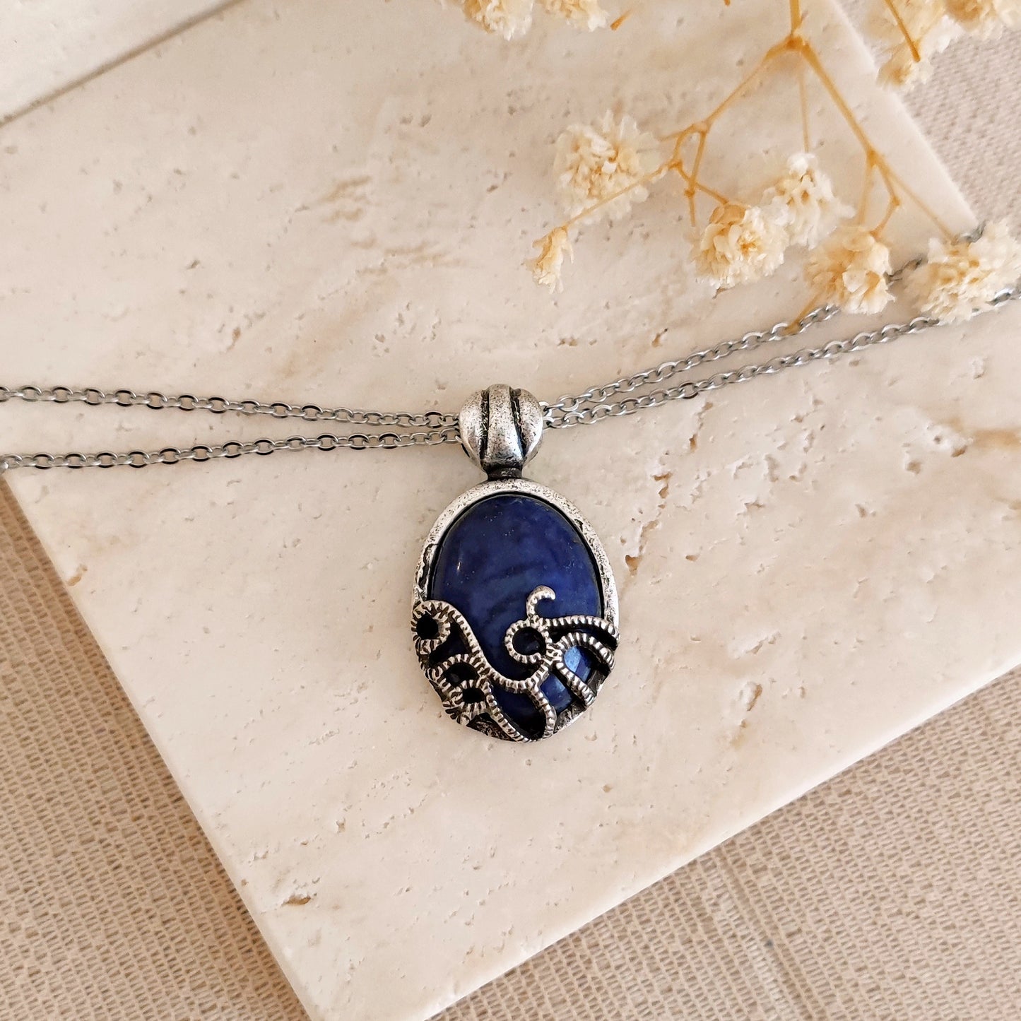 Art Deco intricated Lapislazuli Bracelet