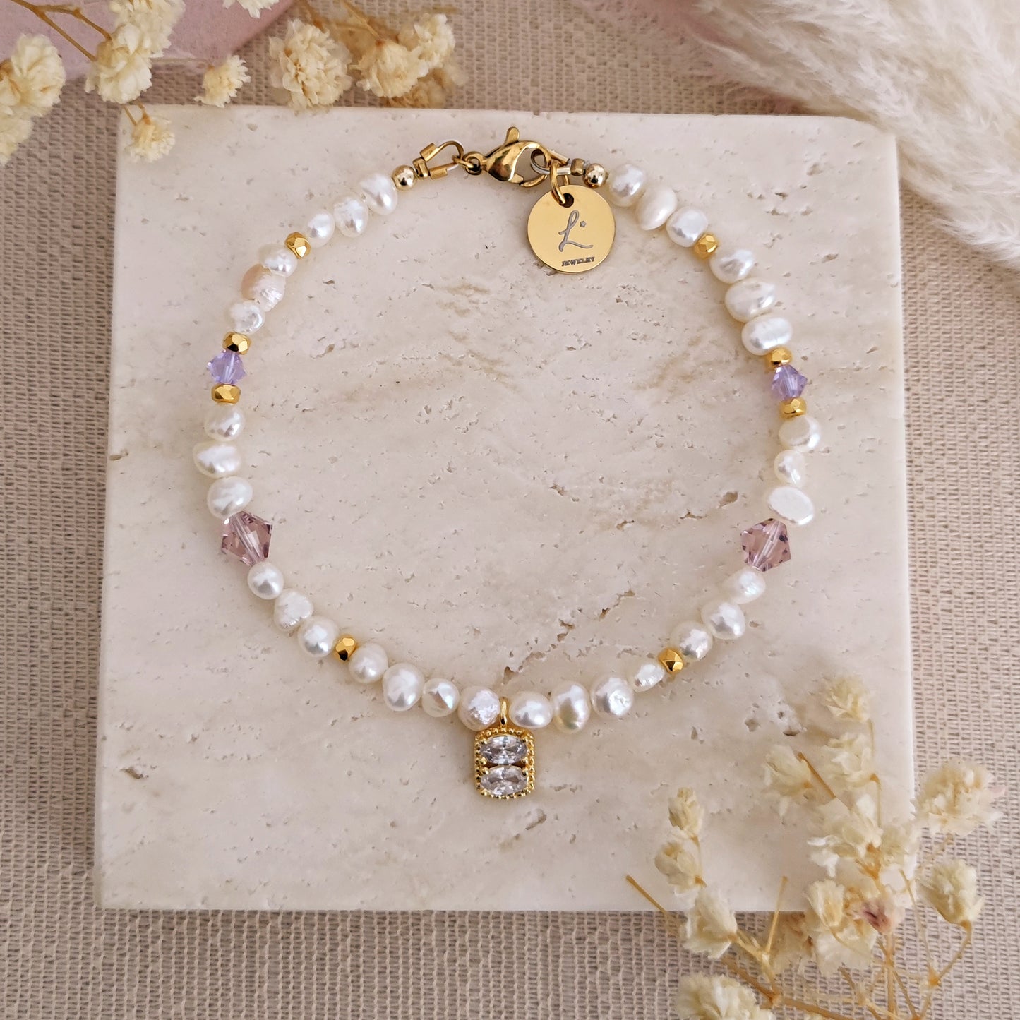 Bracciale con perle di fiume, cristalli lilla e cubic zirconia // SEBILLE