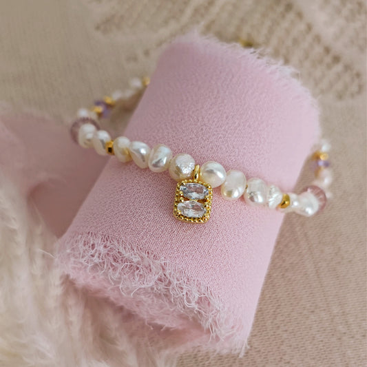 Bracciale con perle di fiume, cristalli lilla e cubic zirconia // SEBILLE