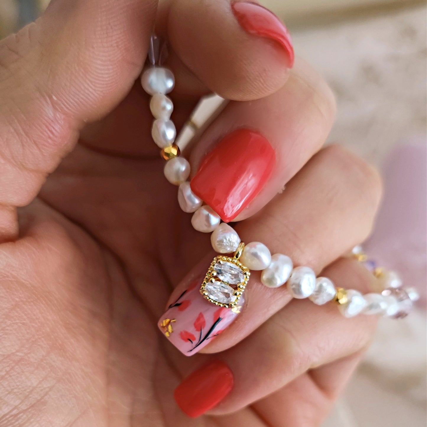 Bracciale con perle di fiume, cristalli lilla e cubic zirconia // SEBILLE