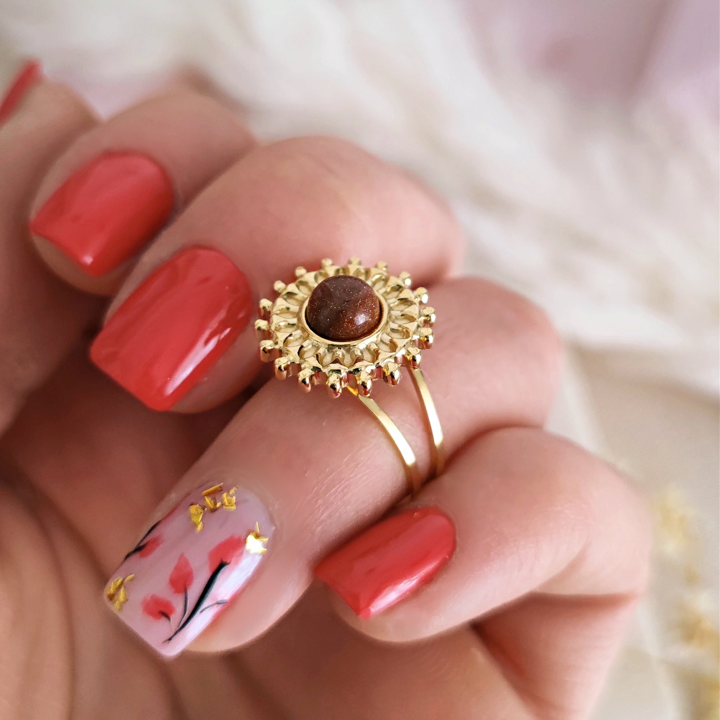 Anello Sunburst con Pietra del Sole // ELVINA