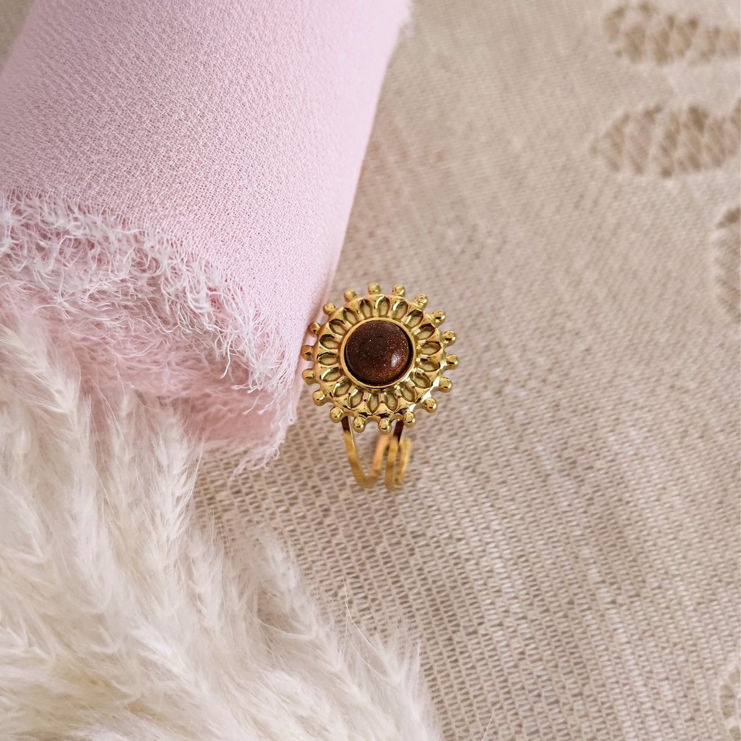 Anello Sunburst con Pietra del Sole // ELVINA
