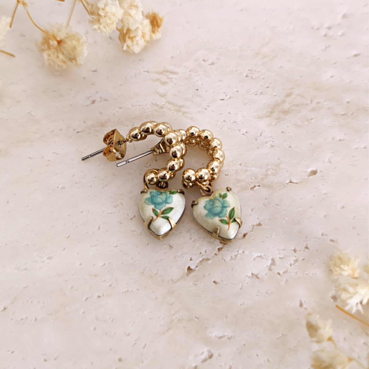 Mini stud earrings with ceramic hearts // JANE