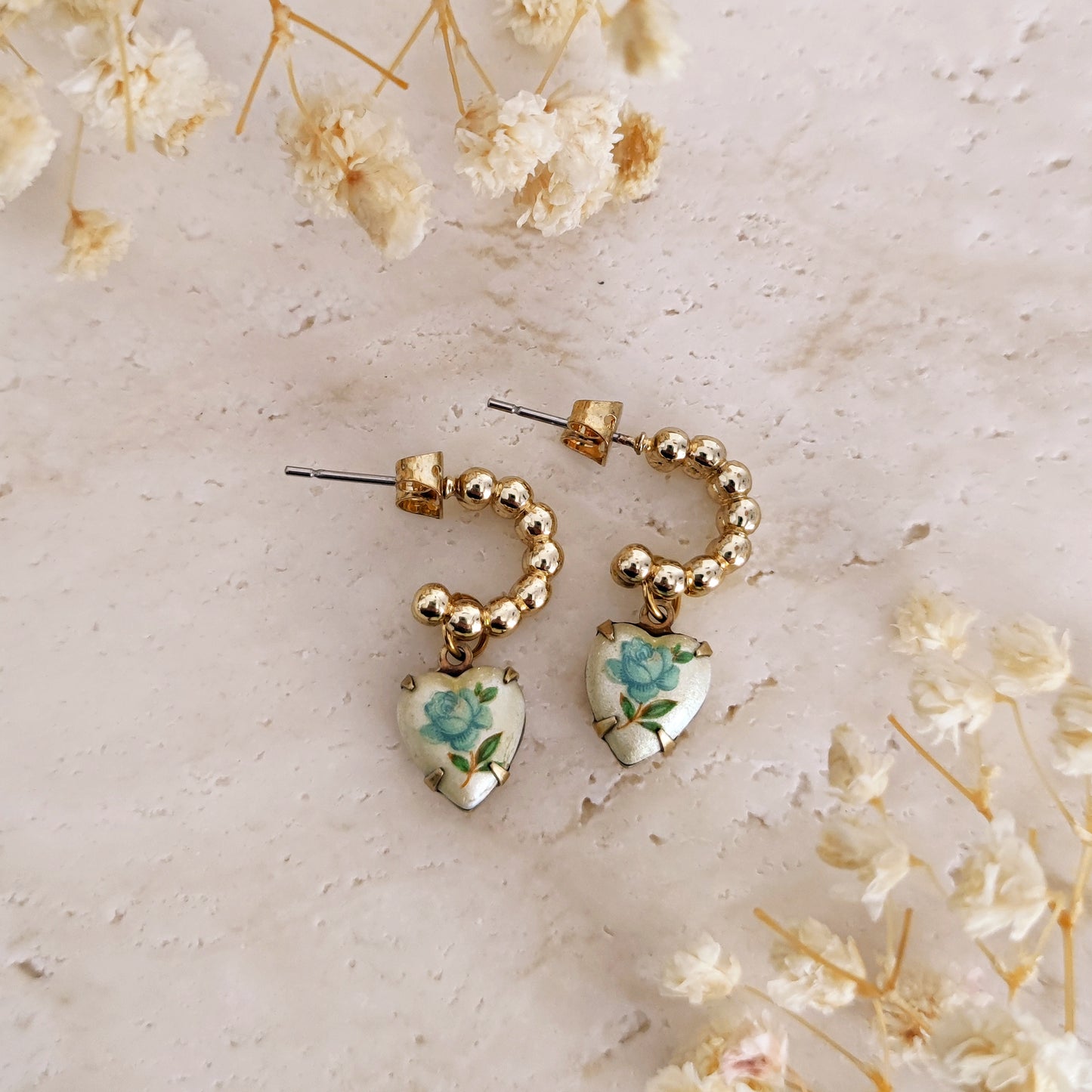 Mini stud earrings with ceramic hearts // JANE