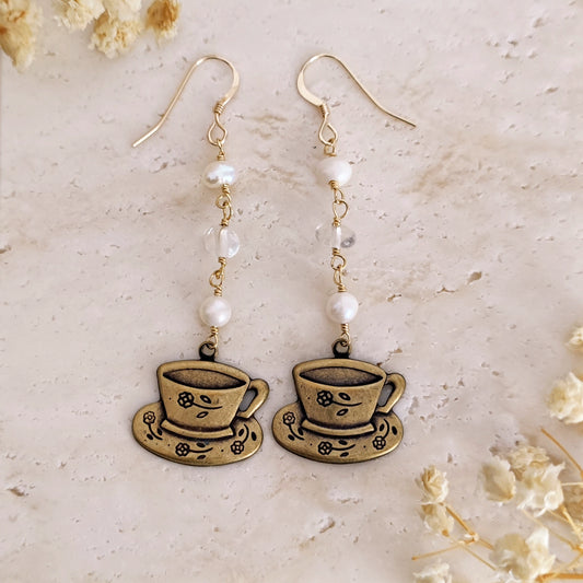 Orecchini pendenti tazzina, perle e Quarzo // CHARLOTTE