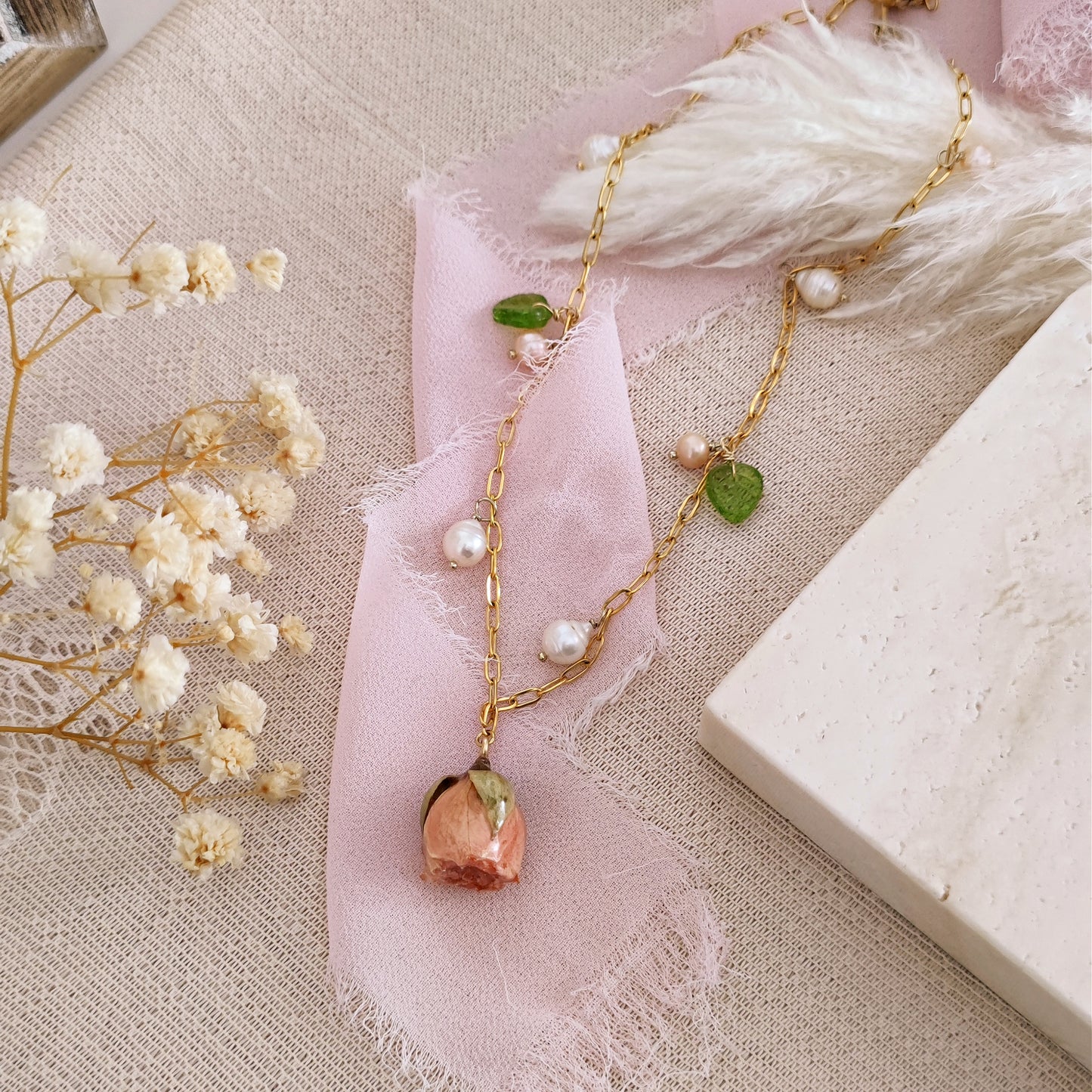 Inserzione riservata ♥ Collana di perle di fiume e cristalli con vero bocciolo di rosa // BRUCIE SILVER