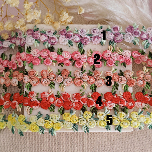 Choker in stoffa in pizzo floreale di cinque colori // ELVENIA