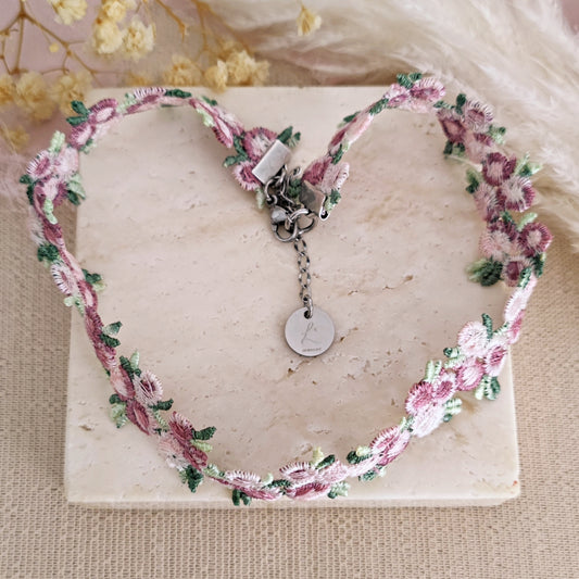 Choker in stoffa in pizzo floreale di cinque colori // ELVENIA