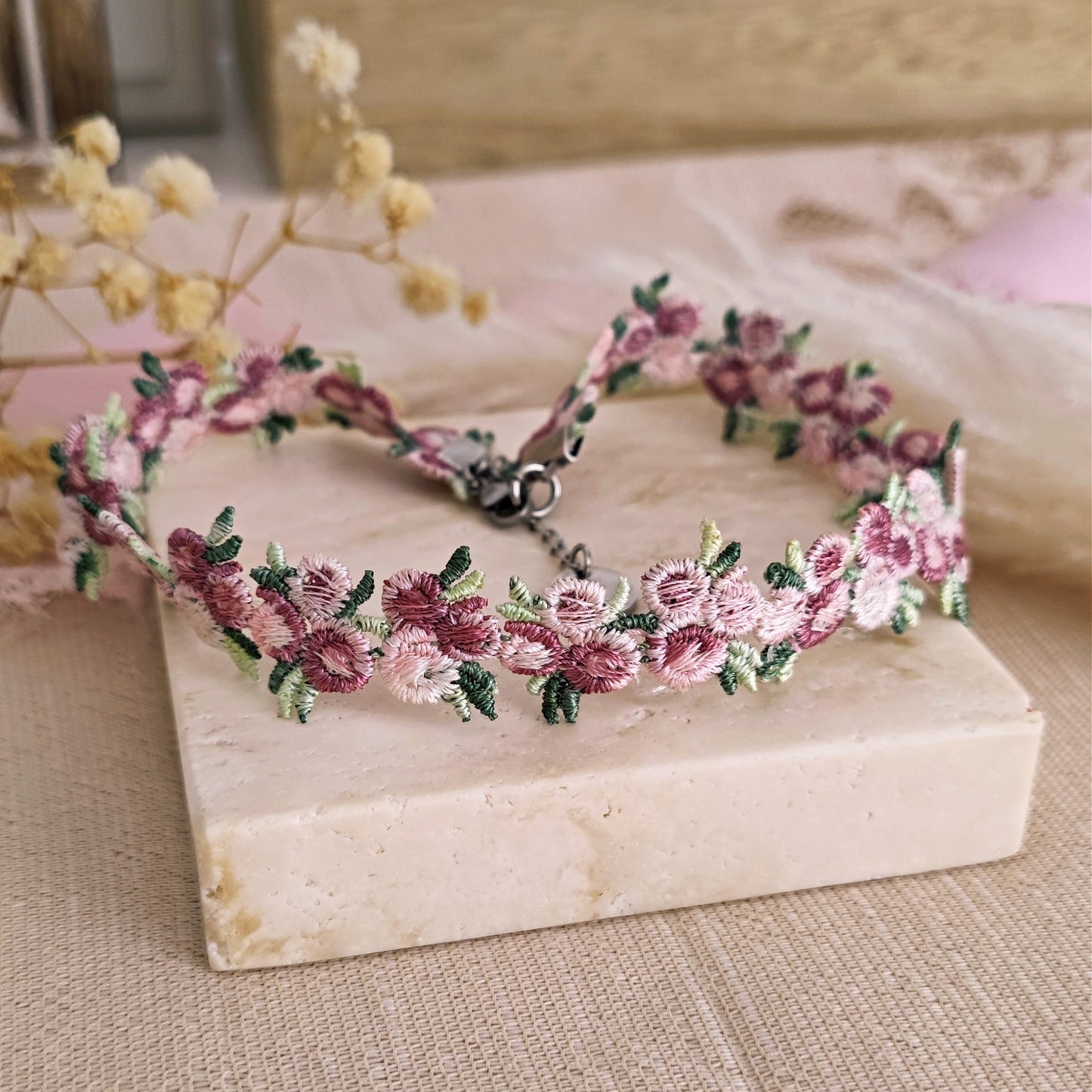 Choker in stoffa in pizzo floreale di cinque colori // ELVENIA