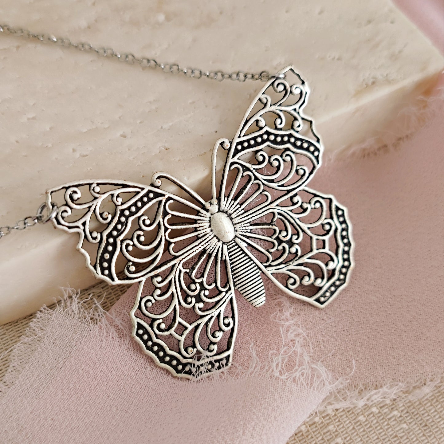 Donna Butterfly oversized filigree Necklace