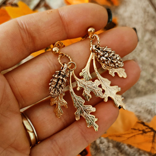 "Fairy Oak" earrings with oak leaves and pine cones