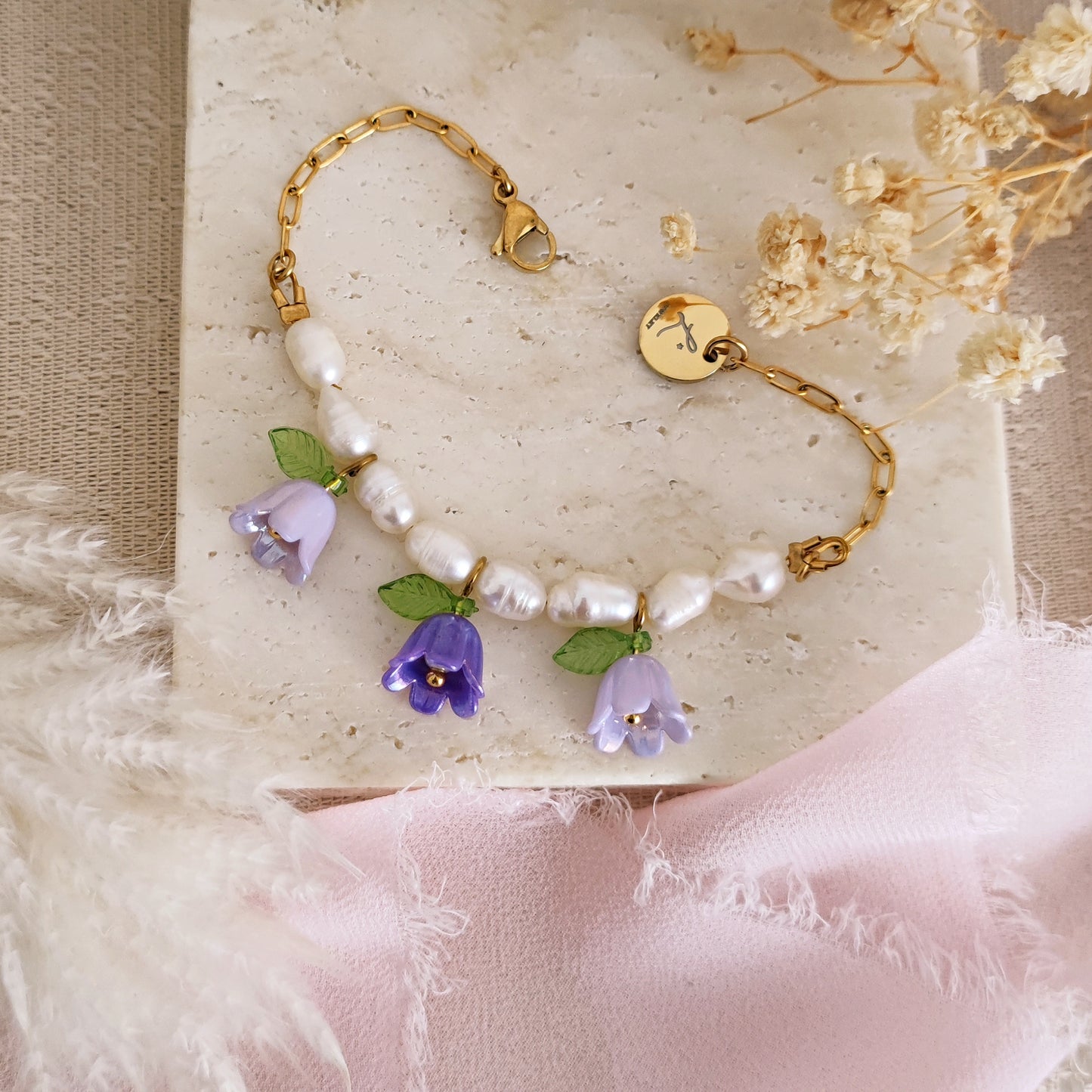 Bracciale floreale Fairycore Giglio della Valle e perle di fiume // NINFA