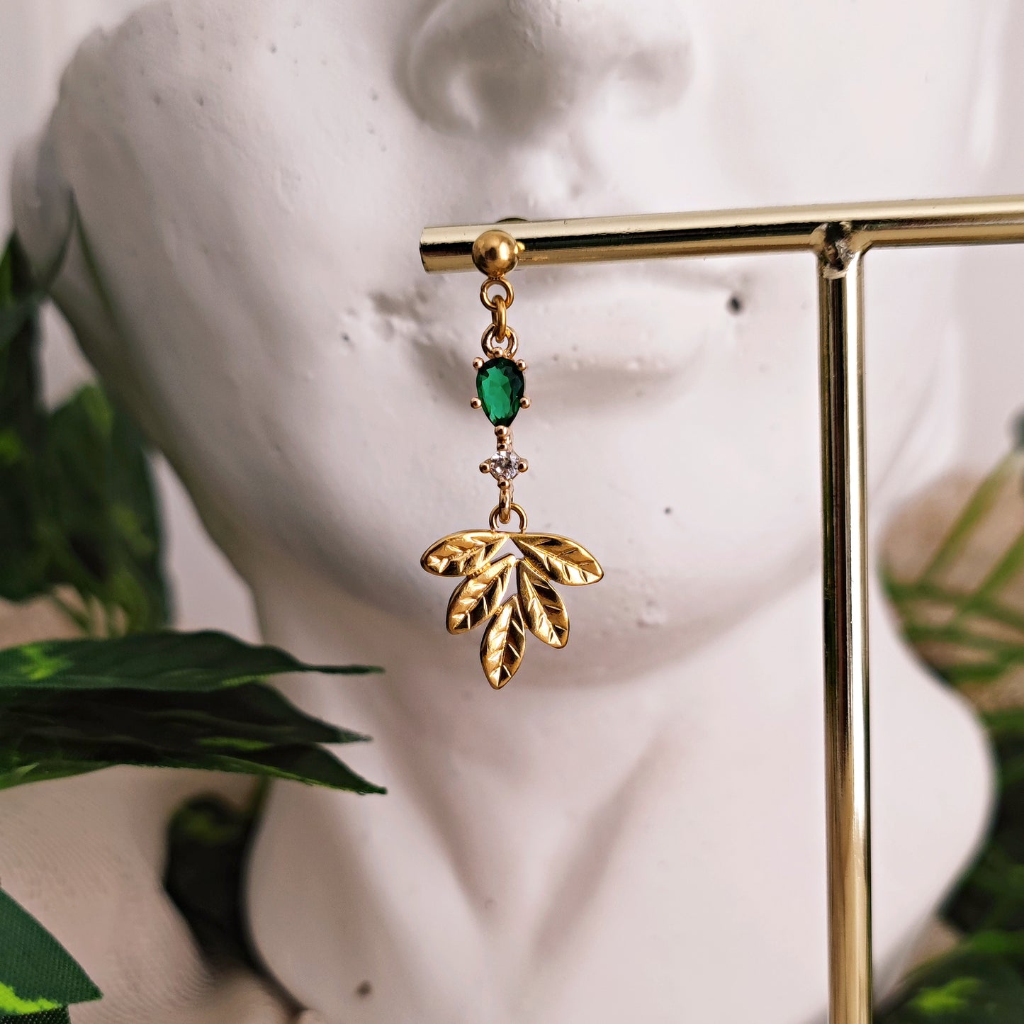 Chandelier earrings "Demer" emerald green