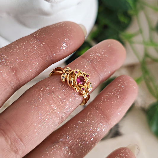 Adjustable Ring "Aphrodite" in gold plated brass and fuchsia cubic zirconia