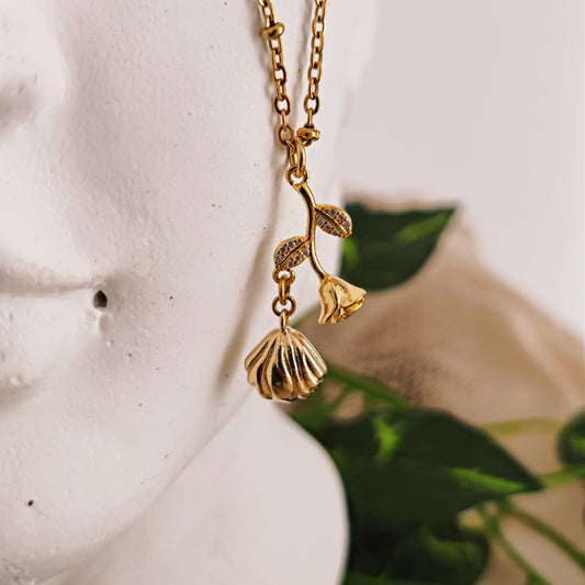 "The Beauty of Aphrodite" Necklace with Rose and Shell