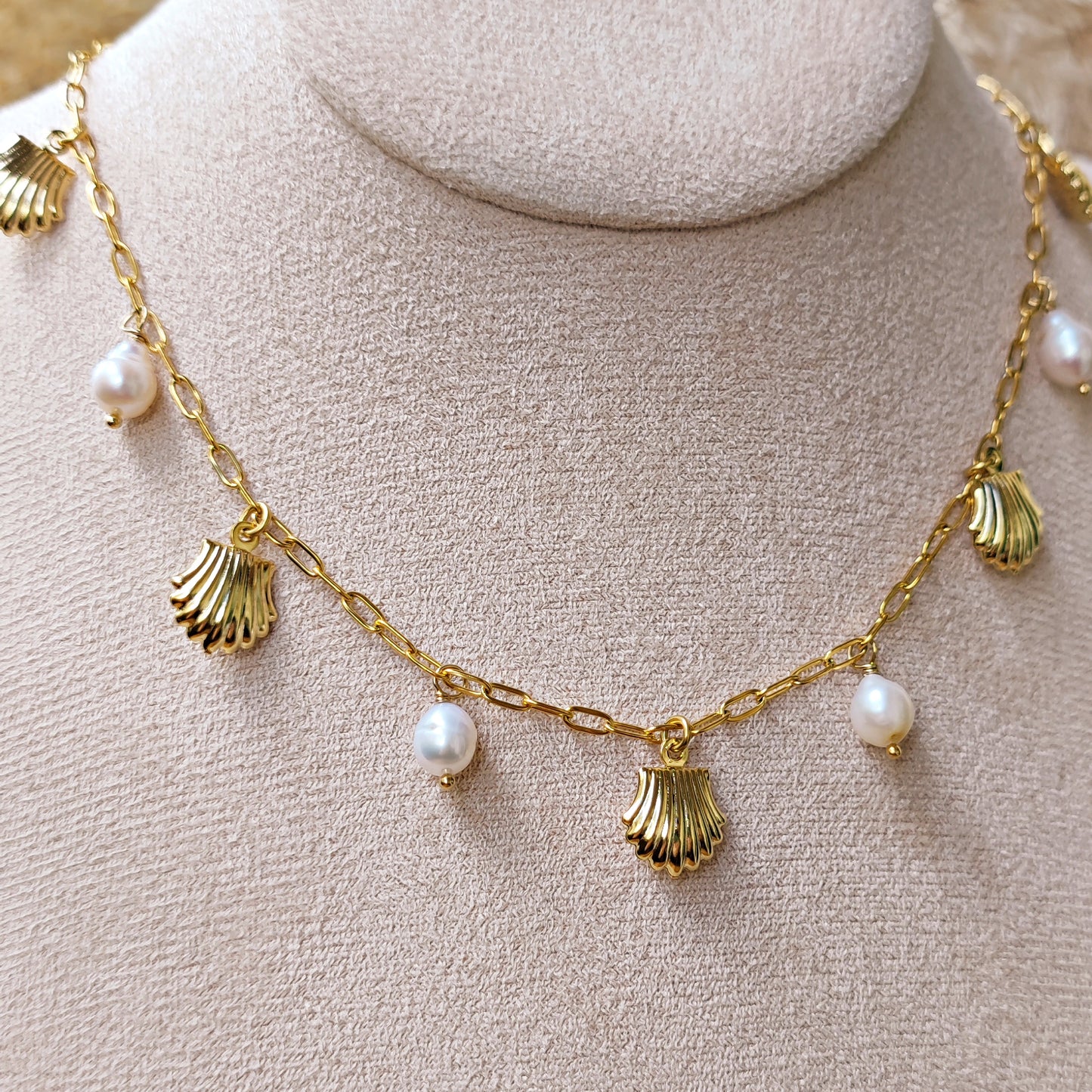 "Tethys" Choker Necklace with seashells and freshwater pearls