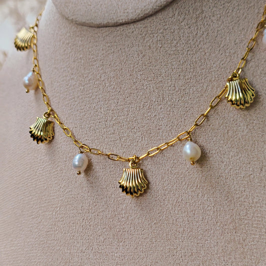 "Tethys" Choker Necklace with seashells and freshwater pearls