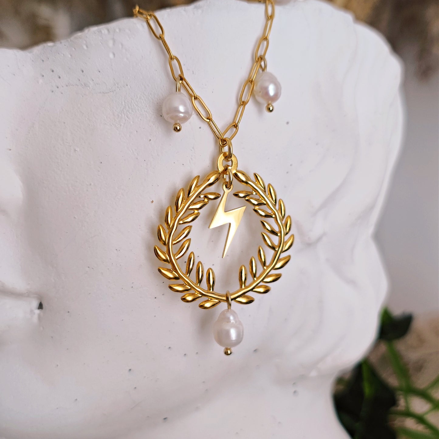 Collana "King Zeus" con corona di alloro, perle e satta