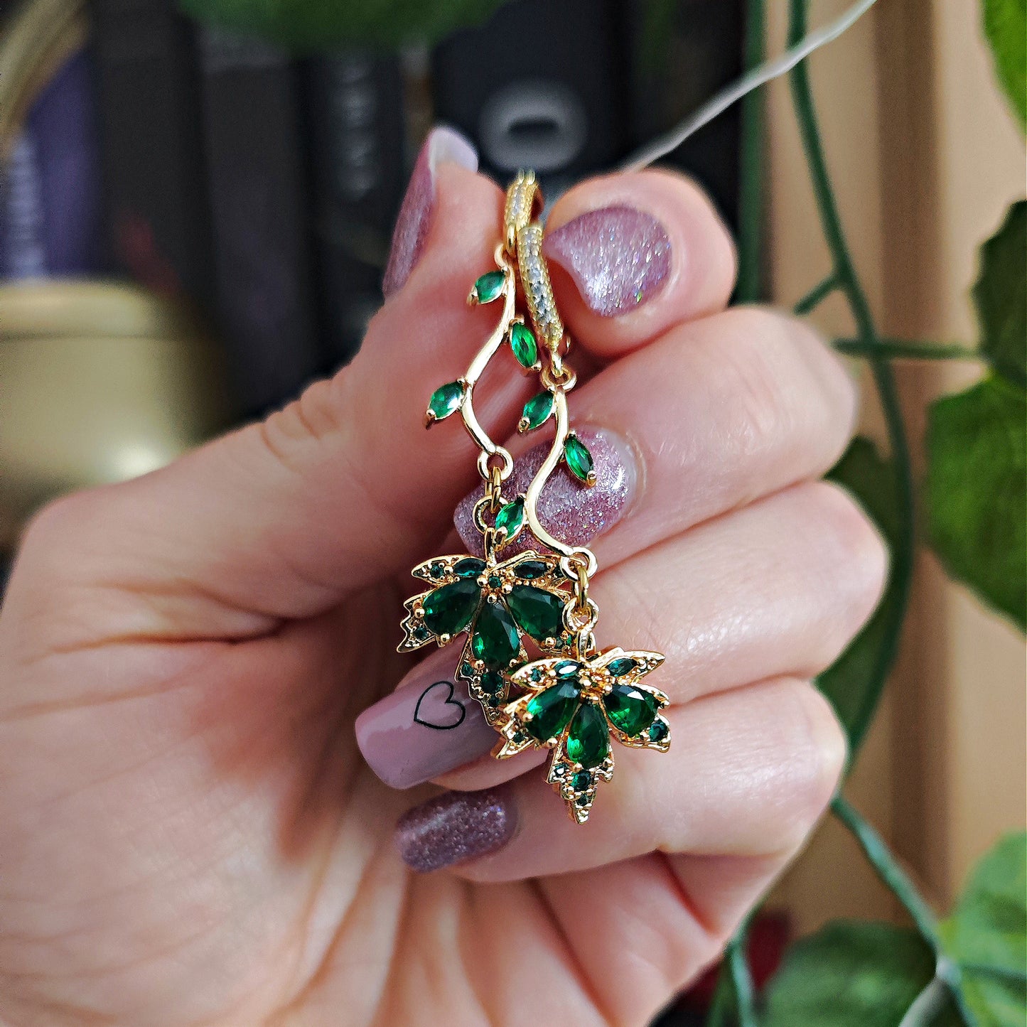 "Magic Maple" hoops earrings with emerald green crystals