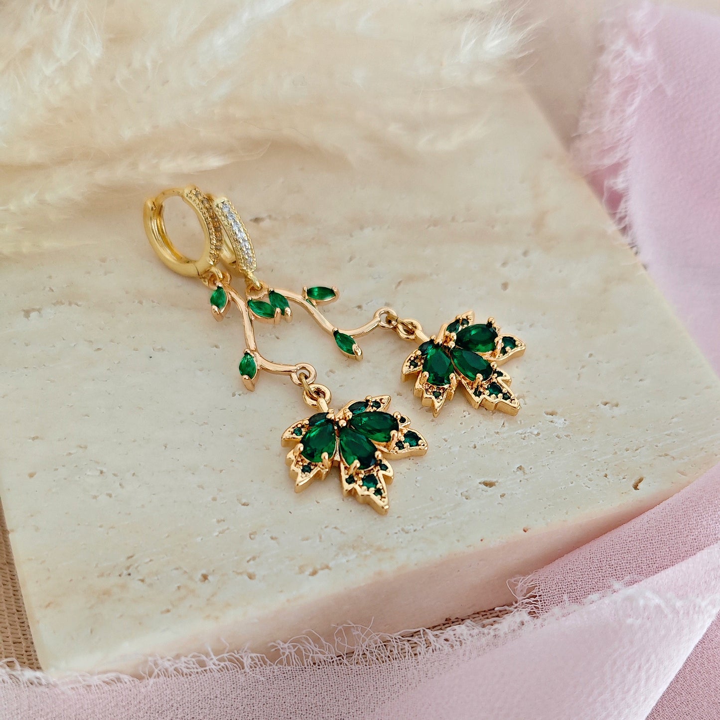 "Magic Maple" hoops earrings with emerald green crystals