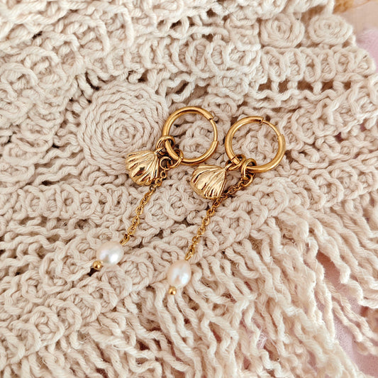 "Siren's Treasure" earrings with shells and freshwater pearls