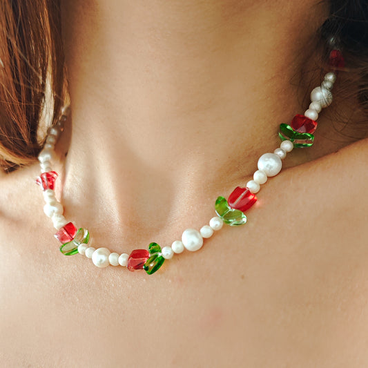 "Blooming Garden" necklace with freshwater pearls and red flowers