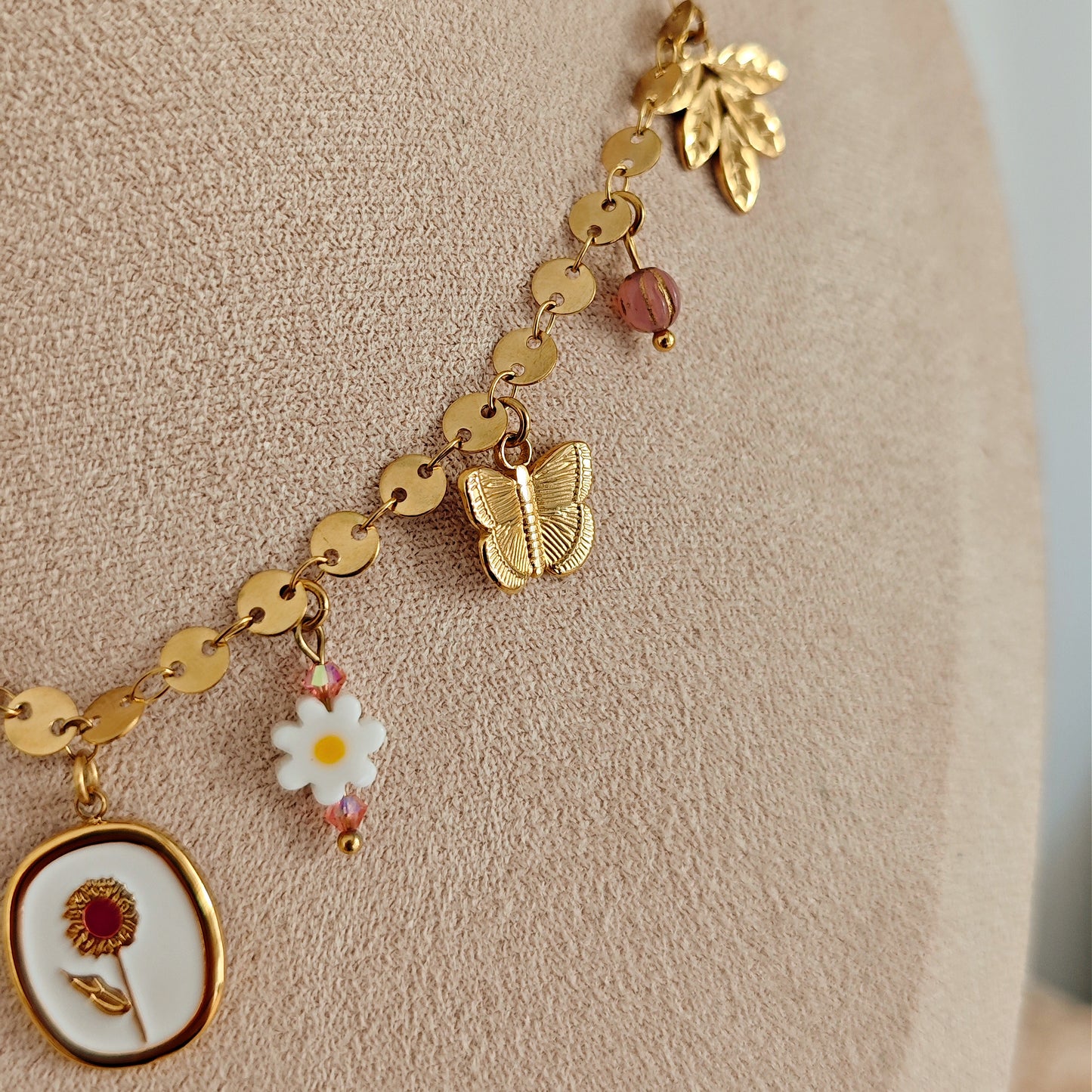 Collana "Secret Garden" con perline floreali