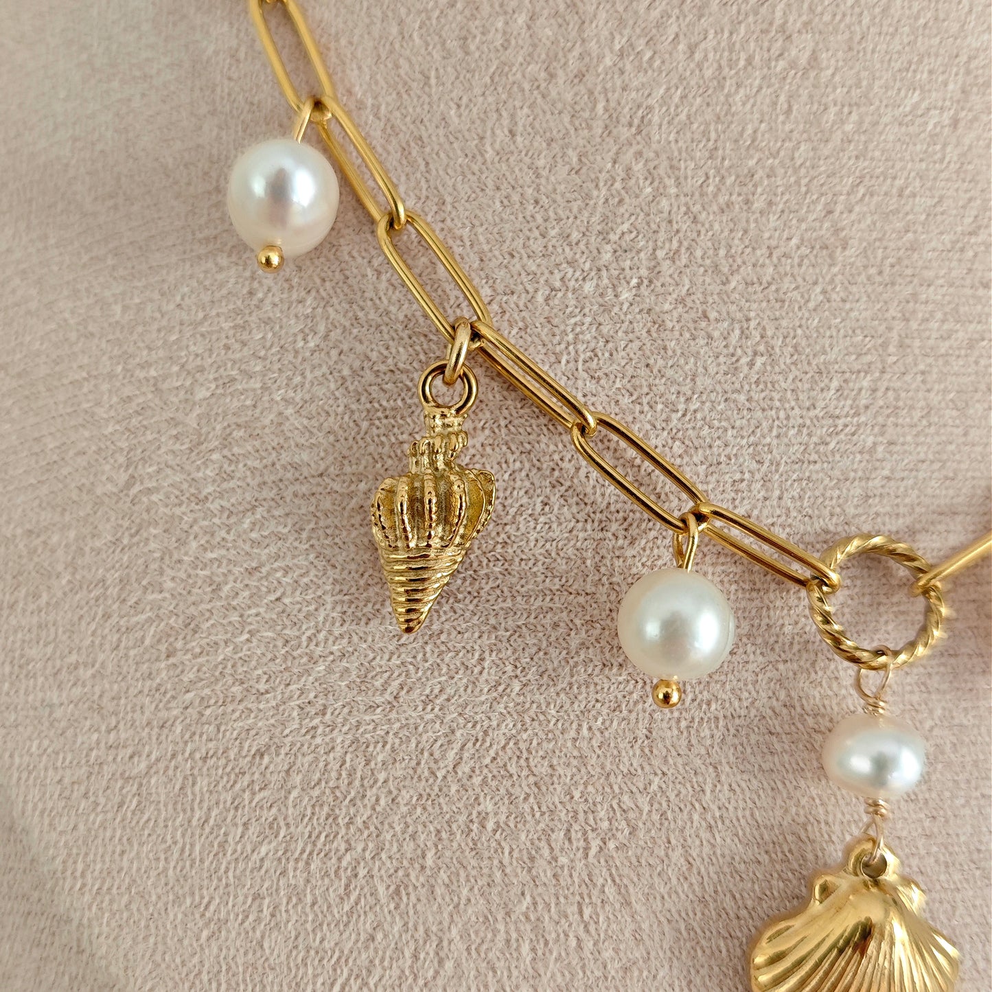 Collana "Seashell Whisper" con perle di fiume