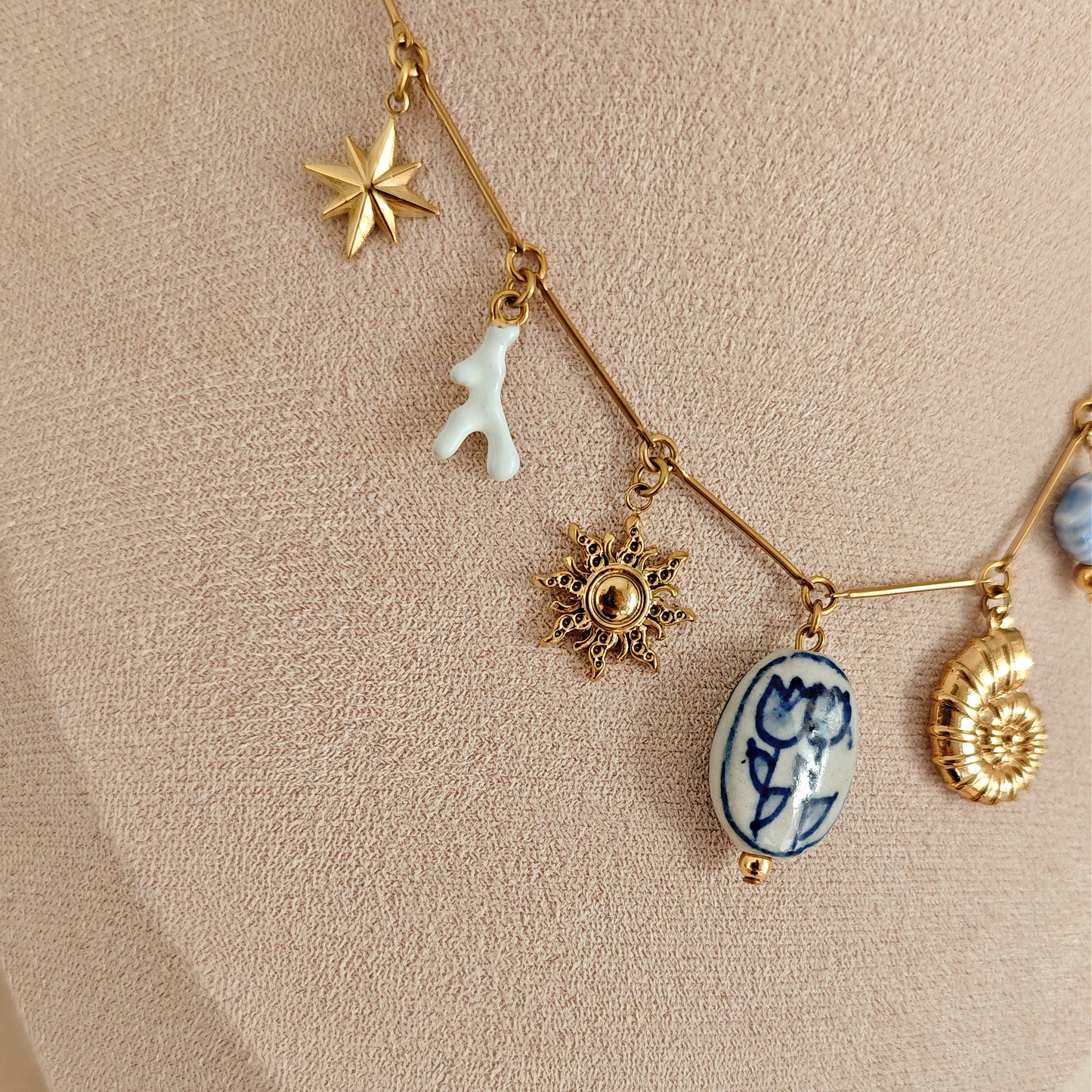 Collana "Salt and Sun" con perle in ceramica dipinta