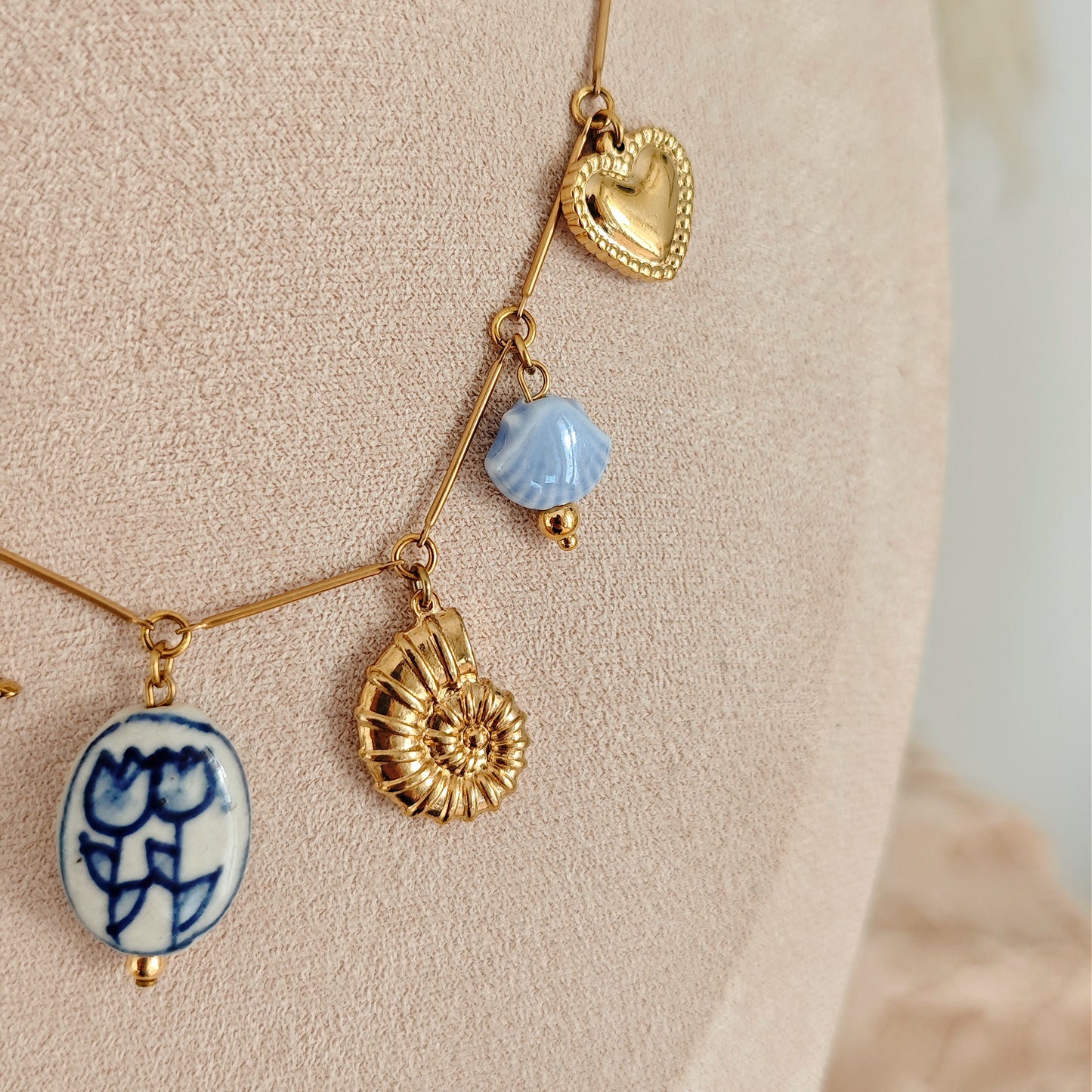 Collana "Salt and Sun" con perle in ceramica dipinta