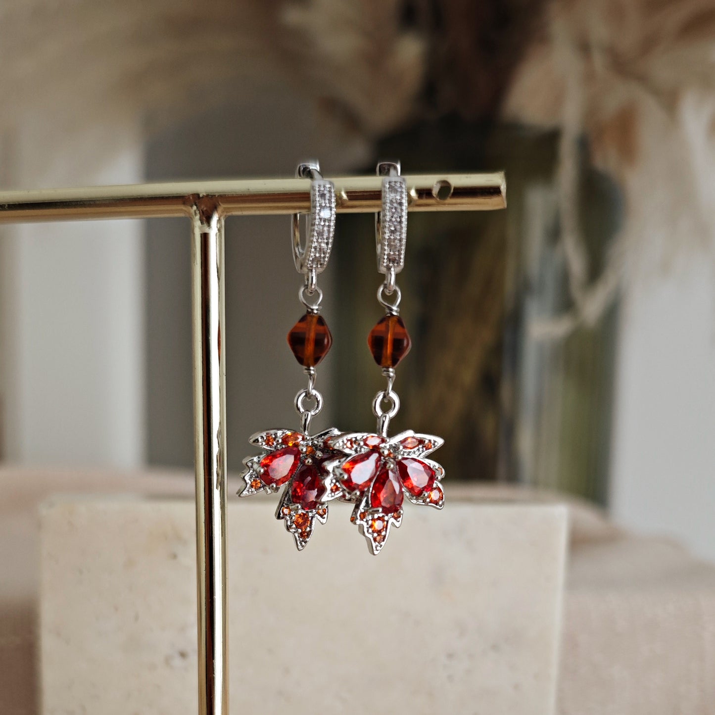 Orecchini "Magic Maple" in ottone placcato oro e zirconia cubica
