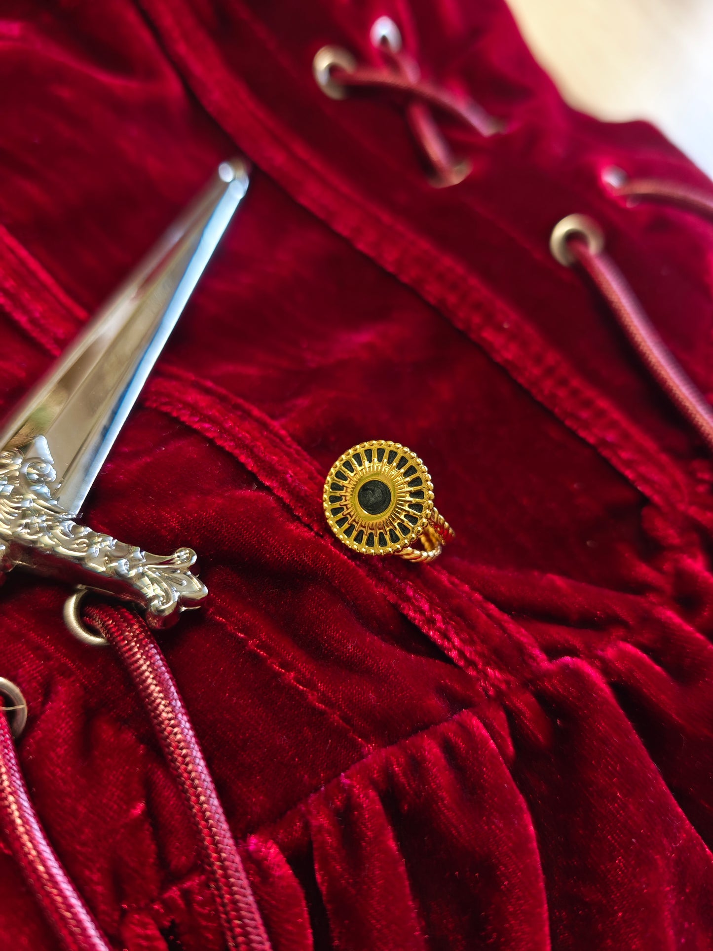 "The Round Table" Ring