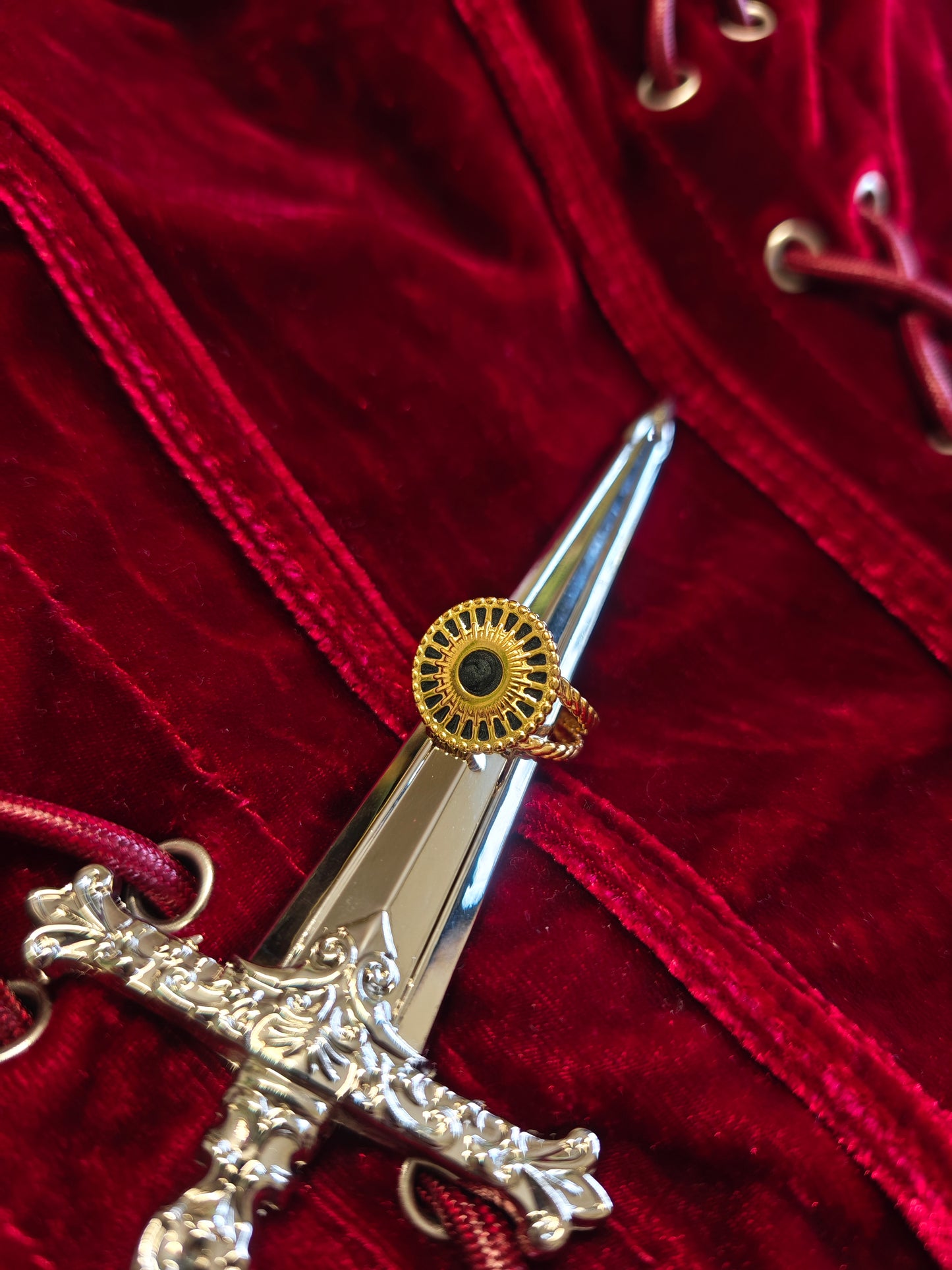 "The Round Table" Ring