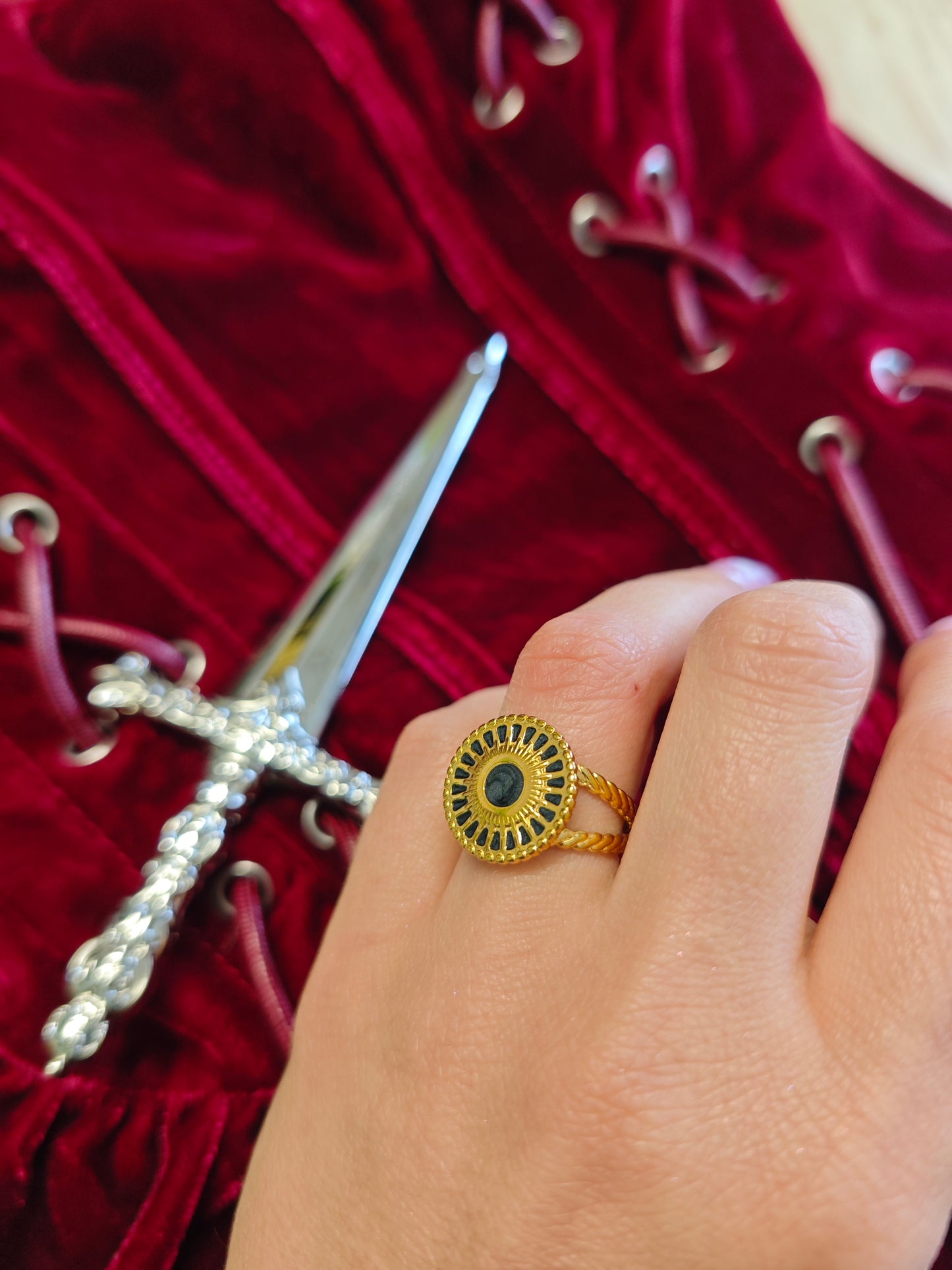 "The Round Table" Ring